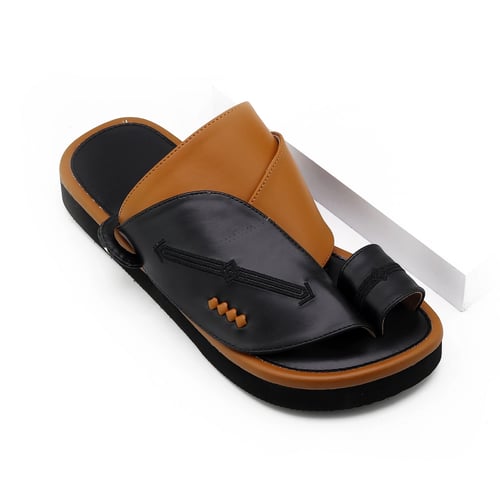 حذاء شرقي مطرز