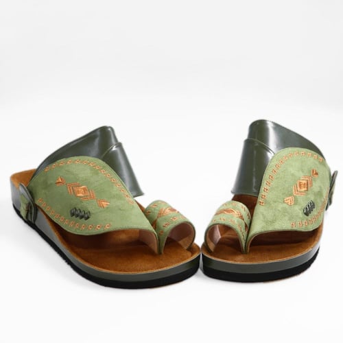 حذاء شرقي طبي مخمل زبتي