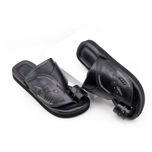 حذاء شرقي مطرز