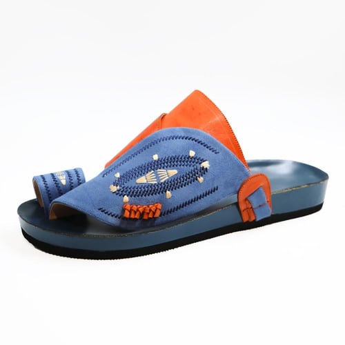 حذاء شرقي طبي مخمل سماوي مطرز