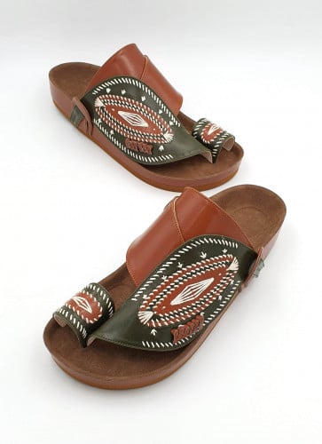 حذاء شرقي طبي زيتي عسلي