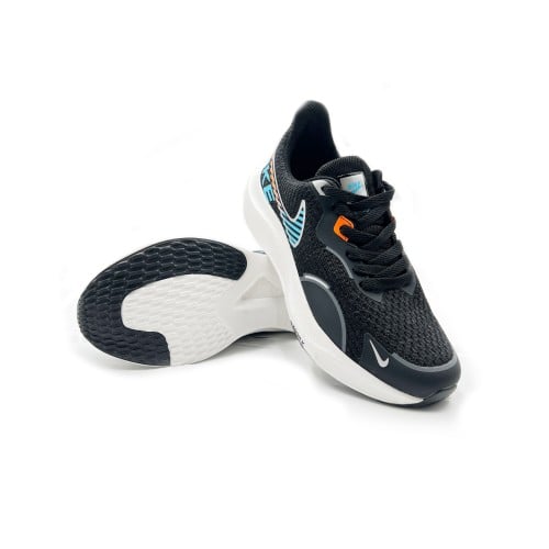 حذاء رياضي لون أسود