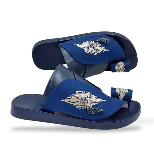 حذاء شرقي مخمل مطرز كحلي