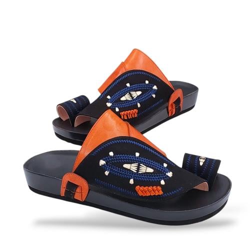 حذاء شرقي محفور مخمل مطرز