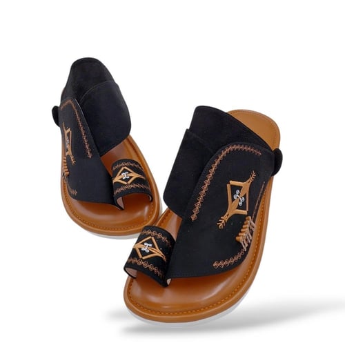 حذاء شرقي مطرز مخمل ارضيه عسلي