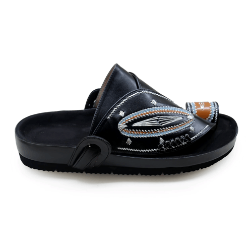 حذاء شرقي مطرز يدوي