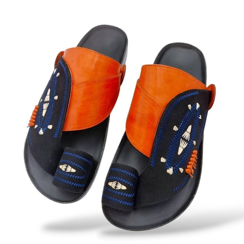 حذاء شرقي محفور مخمل مطرز