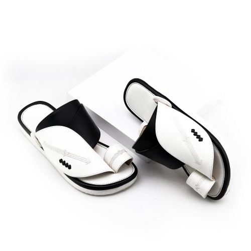 حذاء شرقي مطرز