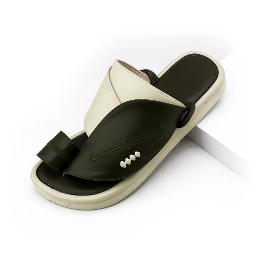 حذاء شرقي مطرز