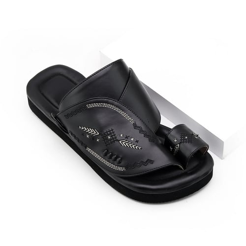 حذاء شرقي مطرز