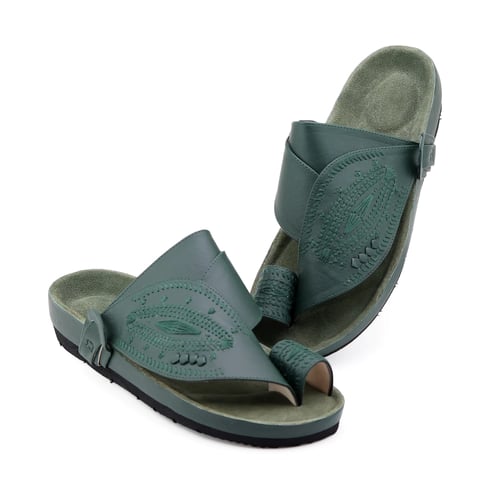 حذاء زيتي مطفي تطريز