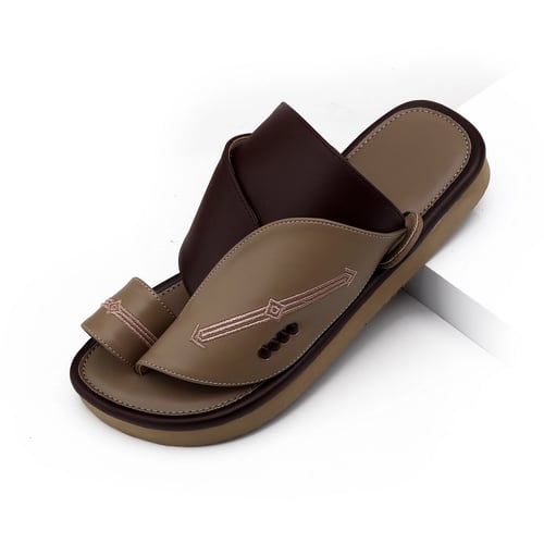 حذاء شرقي مطرز