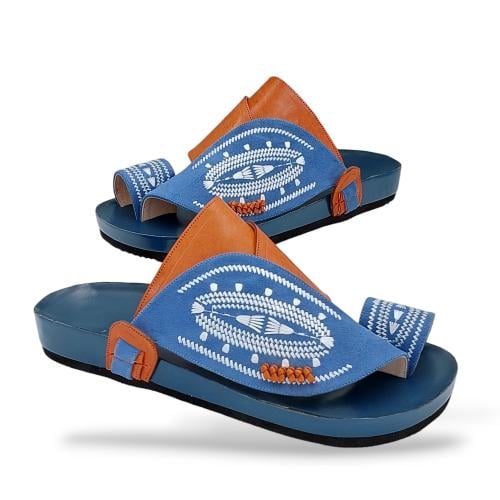 حذاء شرقي وطني طبي مخمل مطرز سماوي