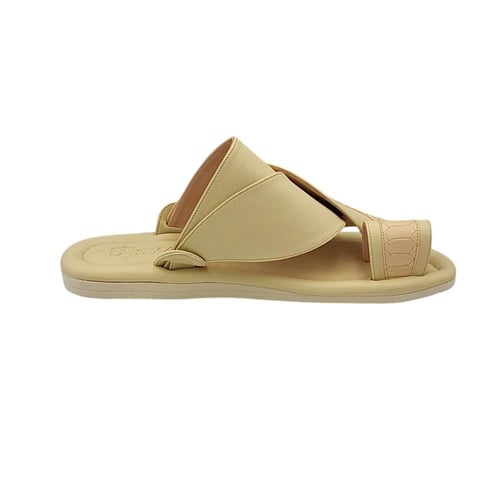 حذاء شرقي قصه السقاف بيج