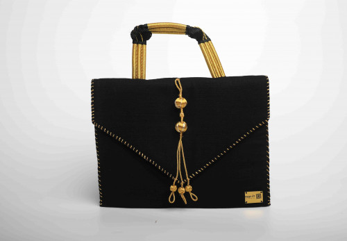 بقشة معقل أسود