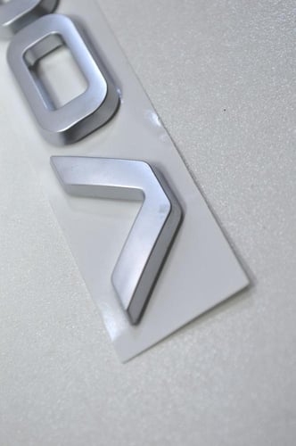 شعار VOGUESE فضي