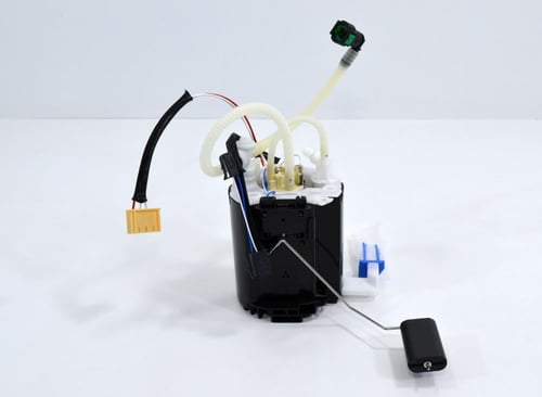 طرمبة بنزين 6سلندر كهرباء 3 خطوط جاكوار (XJ-XF) بر...