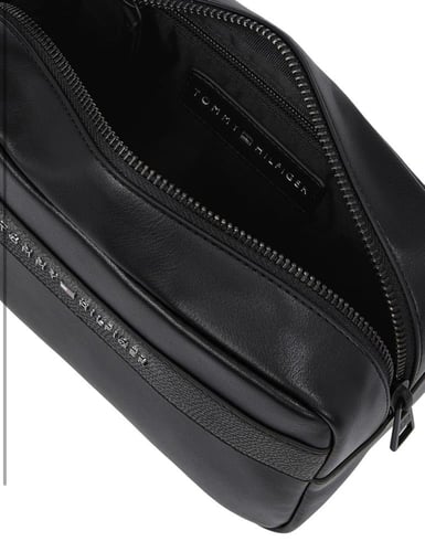 شنطه تومي رجالي