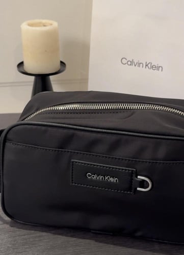 شنطه كالفن كلاين رجاليه