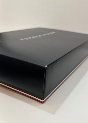 بوكس تومي هيلفجر / لايباع لوحده