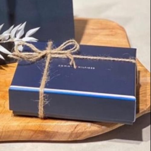 بوكس تومي هيلفجر / لايباع لوحده