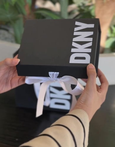 حامل بطاقات DKNY