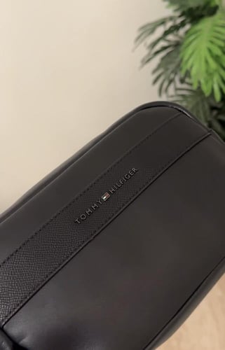 شنطه تومي رجالي