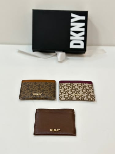 حامل بطاقات DKNY