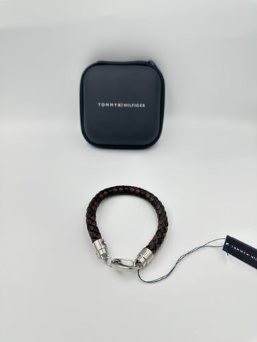 اسوره تومي هيلفجر