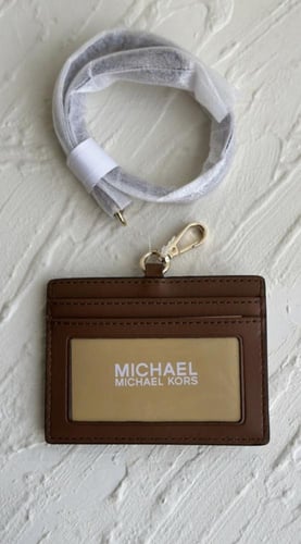 حامل بطاقات مايكل كورس ابيض