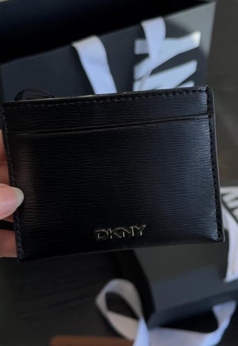 حامل بطاقات Dkny