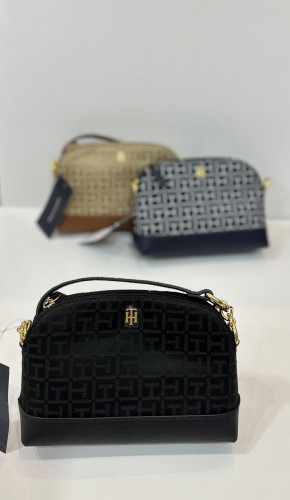 شنطه تومي اسود