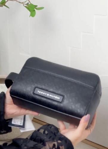 شنطه تومي رجالي