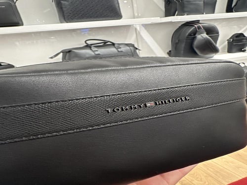 شنطه تومي رجالي