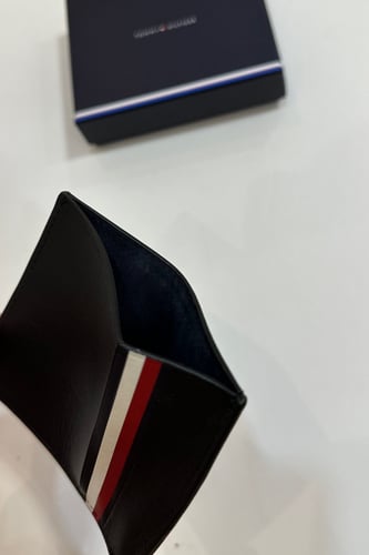 حامل بطاقات تومي هيلفجر