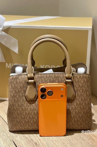 شنطه مايكل كورس