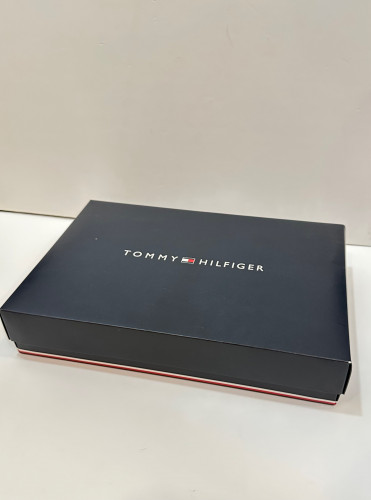 بوكس تومي هيلفجر / لايباع لوحده