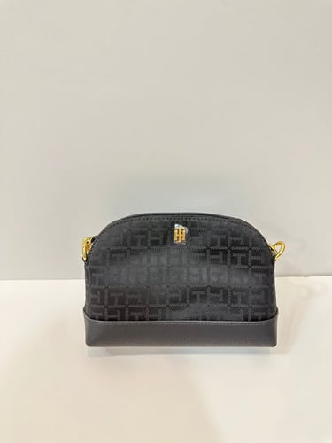 شنطه تومي اسود