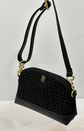 شنطه تومي اسود