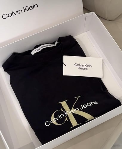 تيشيرت كالفن كلاين