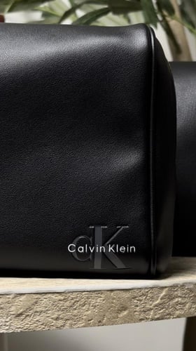 شنطه كالفن رجالي