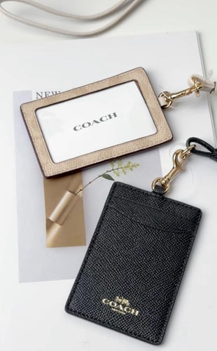 حامل بطاقات كوتش اسود