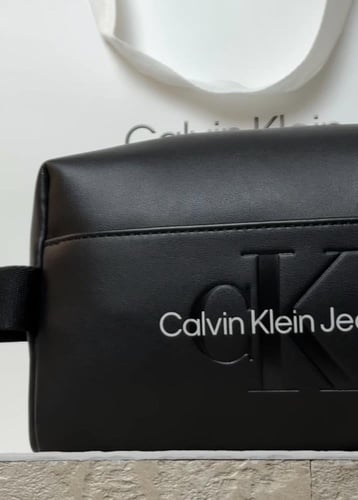 شنطه كالفن كلاين رجاليه