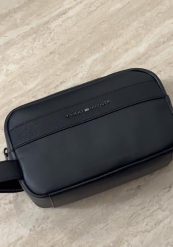 شنطه تومي رجالي