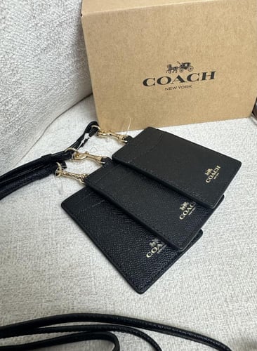 حامل بطاقات كوتش اسود