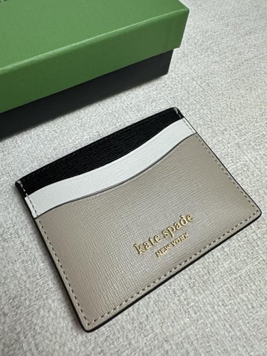 حامل بطاقات كيت سبيد