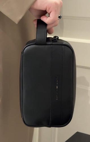 شنطه تومي رجالي