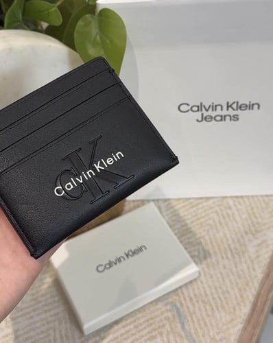 حامل بطاقات كالفن كلاين