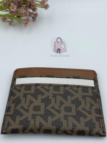 حامل بطاقات DKNY