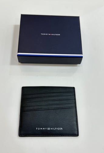 حامل بطاقات تومي هيلفجر